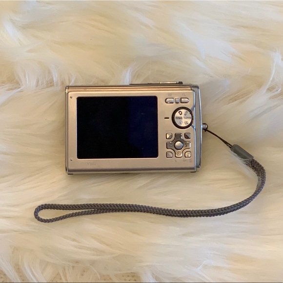 OLYMPUS 12 Megapixel Digital Camera - Picture 5 of 6